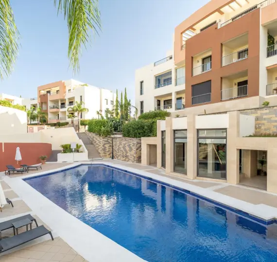 Long-term rent of middle floor apartment in Altos de los Monteros