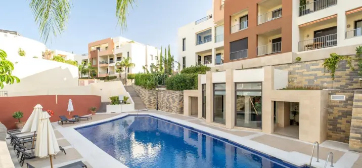 Long-term rent of middle floor apartment in Altos de los Monteros 2