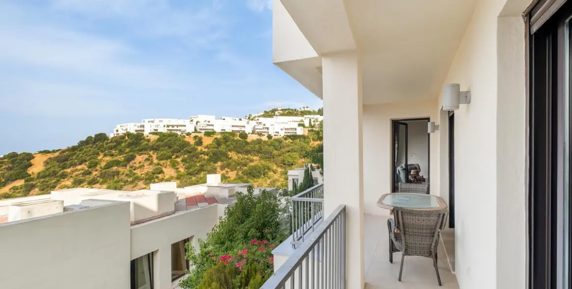 Long-term rent of middle floor apartment in Altos de los Monteros 6