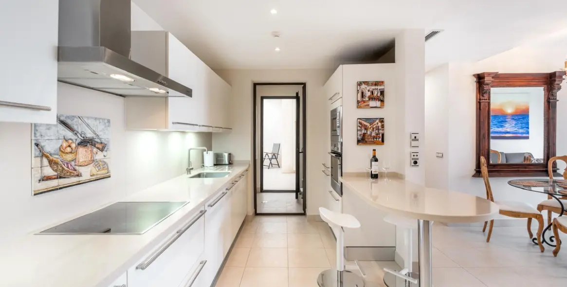 Long-term rent of middle floor apartment in Altos de los Monteros 9