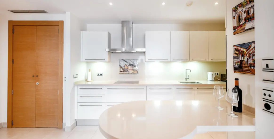 Long-term rent of middle floor apartment in Altos de los Monteros 10