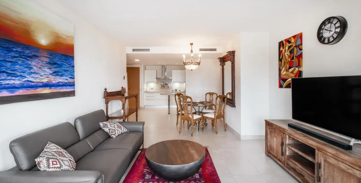 Long-term rent of middle floor apartment in Altos de los Monteros 12