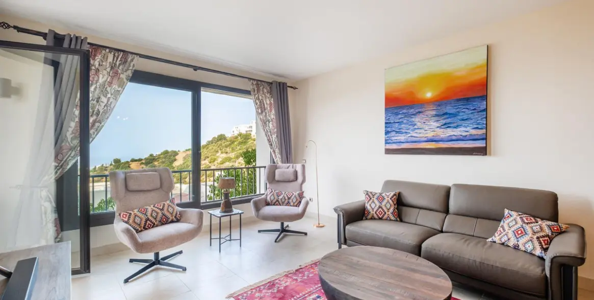 Long-term rent of middle floor apartment in Altos de los Monteros 13