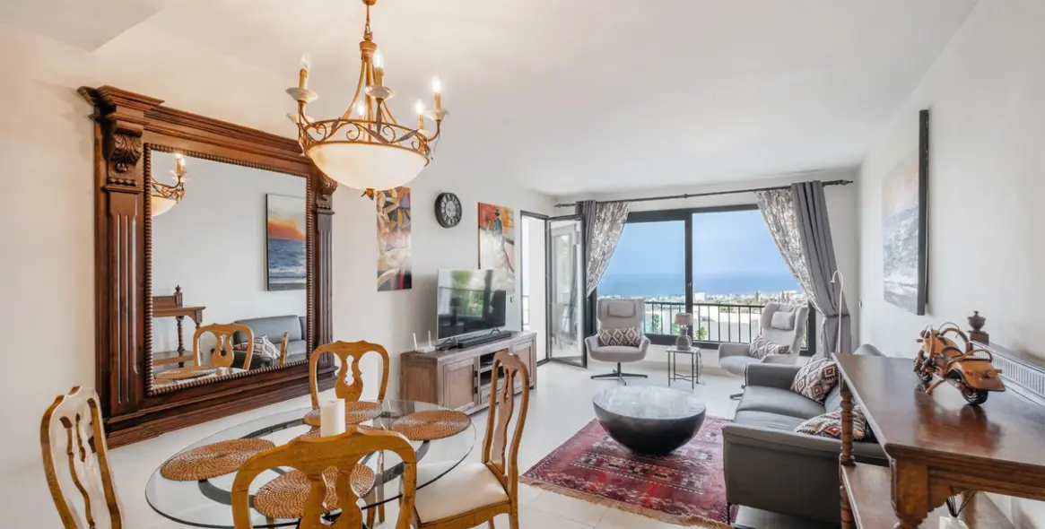 Long-term rent of middle floor apartment in Altos de los Monteros 15