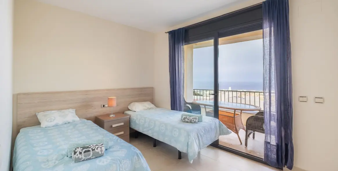 Long-term rent of middle floor apartment in Altos de los Monteros 17