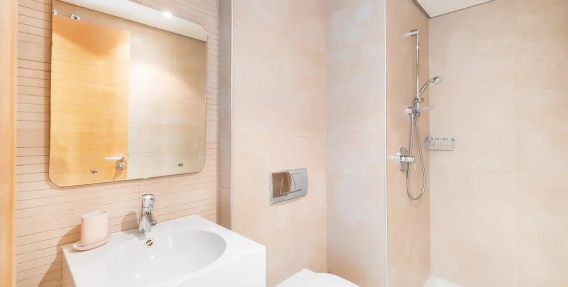 Long-term rent of middle floor apartment in Altos de los Monteros 18