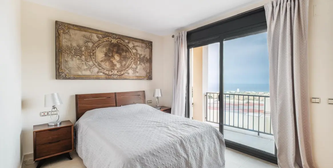 Long-term rent of middle floor apartment in Altos de los Monteros 19