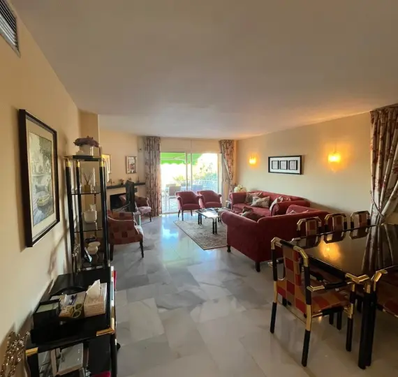 Sale of duplex in Nueva Andalucía