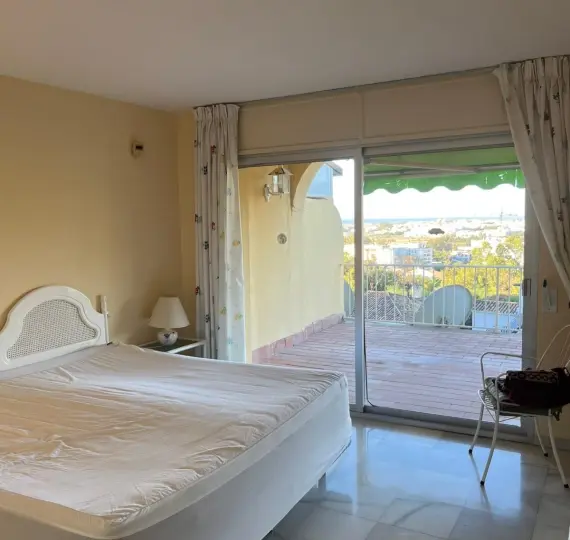 Sale of duplex in Nueva Andalucía