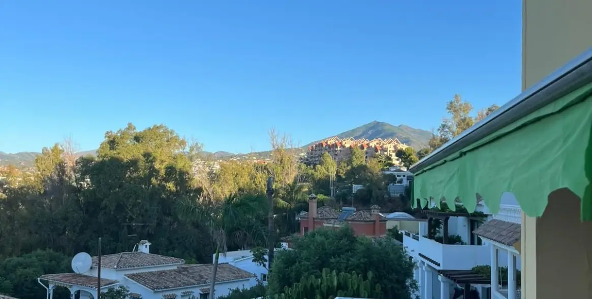 Продажа двухуровневых апартаментов в Nueva Andalucía 21