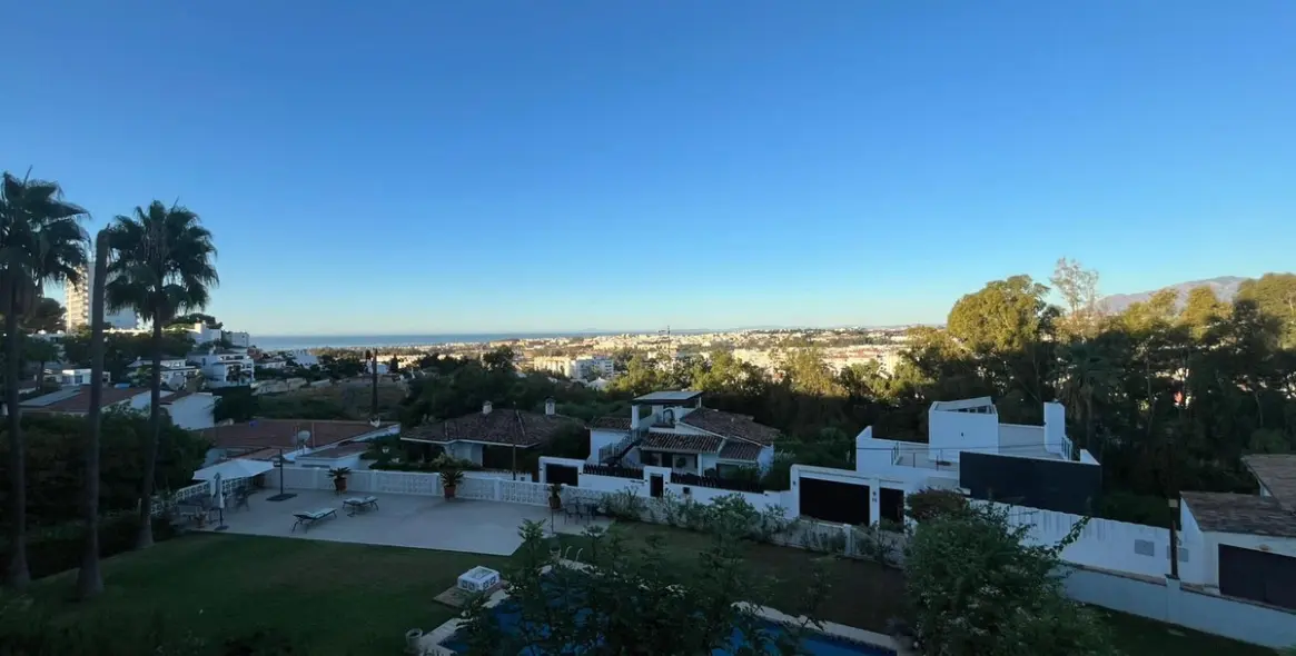 Продажа двухуровневых апартаментов в Nueva Andalucía 22