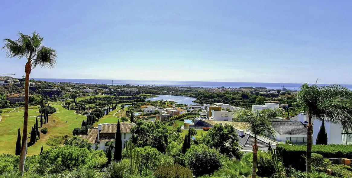 Sale of middle floor apartment in Los Flamingos 2