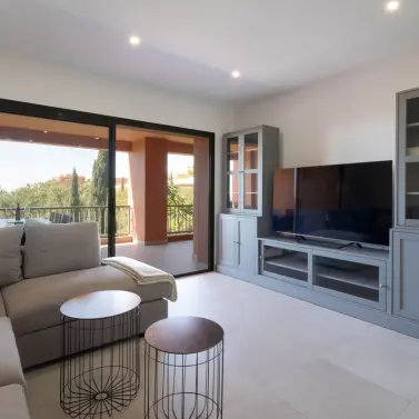 Sale of middle floor apartment in Los Flamingos