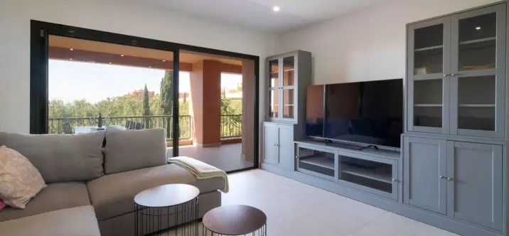 Sale of middle floor apartment in Los Flamingos 3