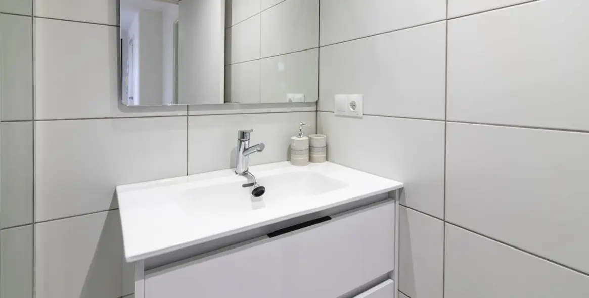 Sale of middle floor apartment in Los Flamingos 16