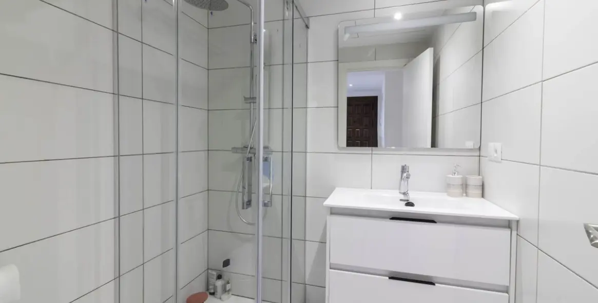 Sale of middle floor apartment in Los Flamingos 17