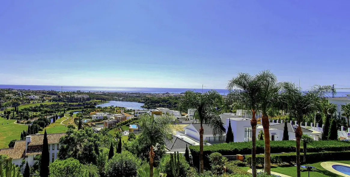 Sale of middle floor apartment in Los Flamingos 19