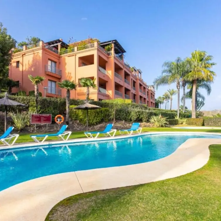 Venta de apartamento en planta media en Los Flamingos