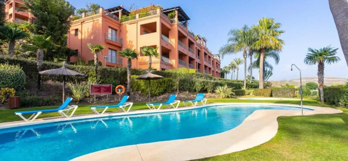 Venta de apartamento en planta media en Los Flamingos 0