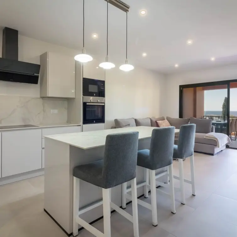 Venta de apartamento en planta media en Los Flamingos