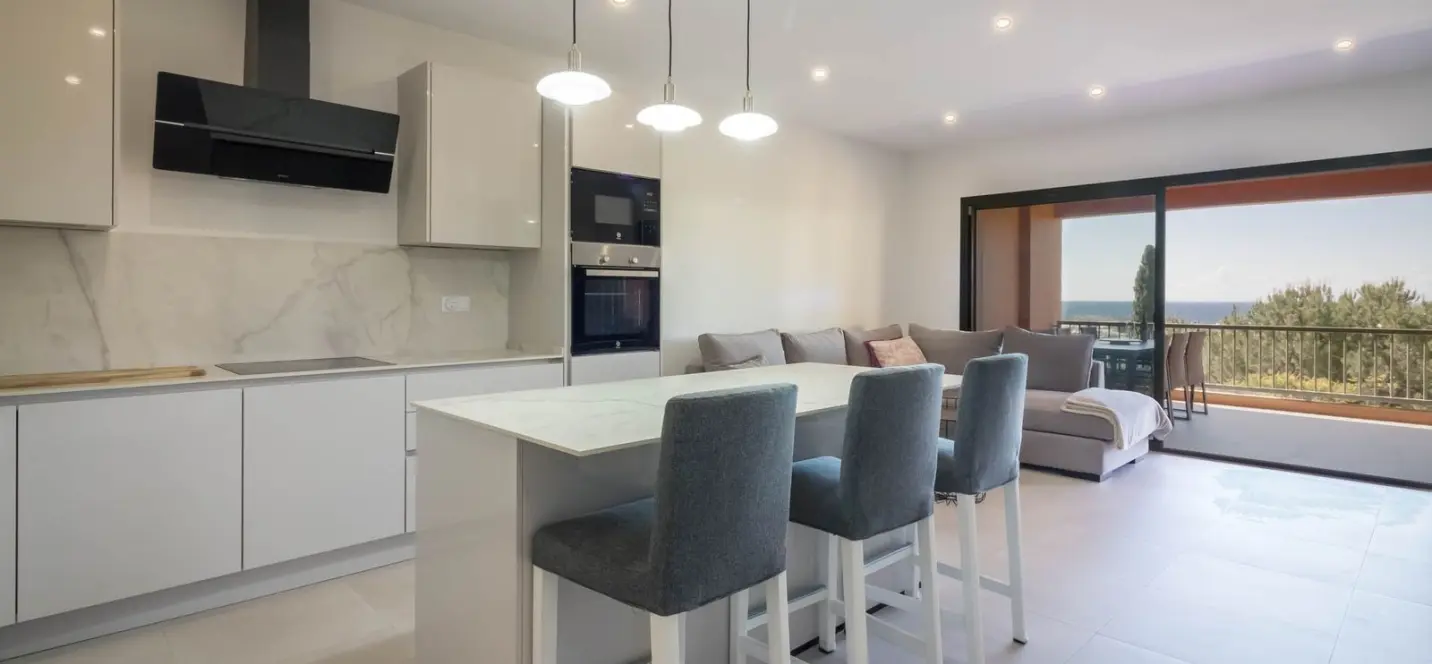 Venta de apartamento en planta media en Los Flamingos 3
