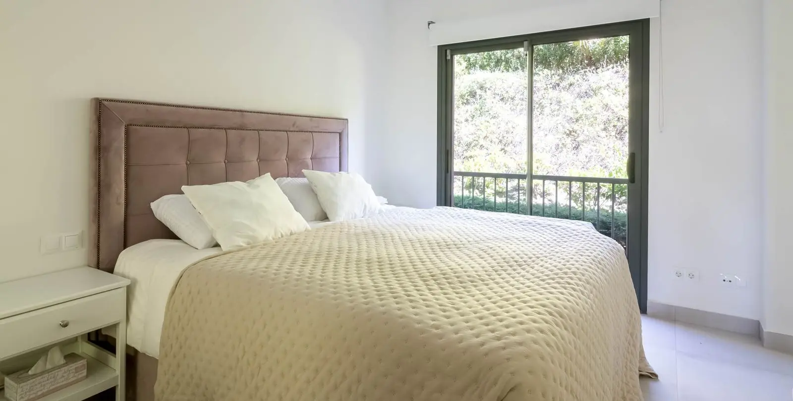 Venta de apartamento en planta media en Los Flamingos 8