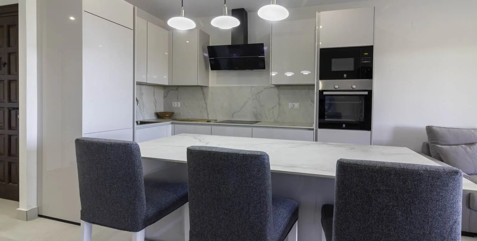 Venta de apartamento en planta media en Los Flamingos 10