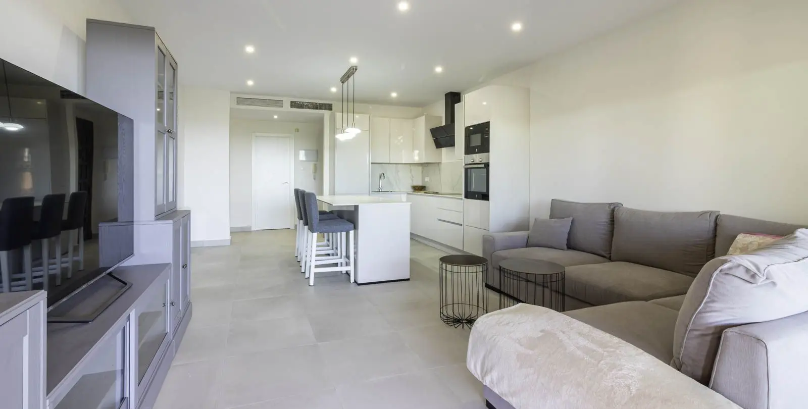 Venta de apartamento en planta media en Los Flamingos 12