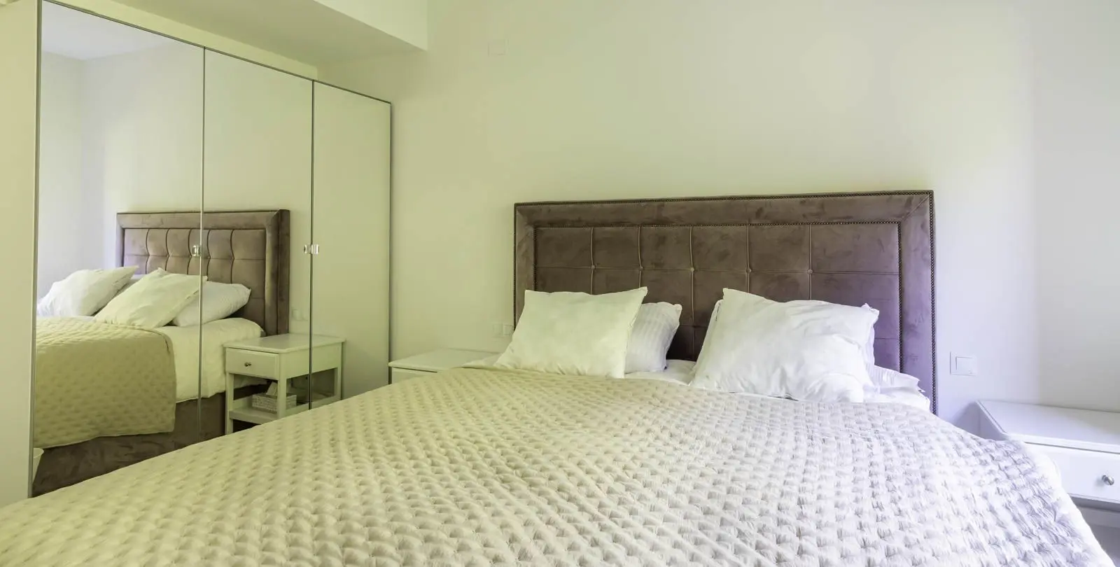 Venta de apartamento en planta media en Los Flamingos 13