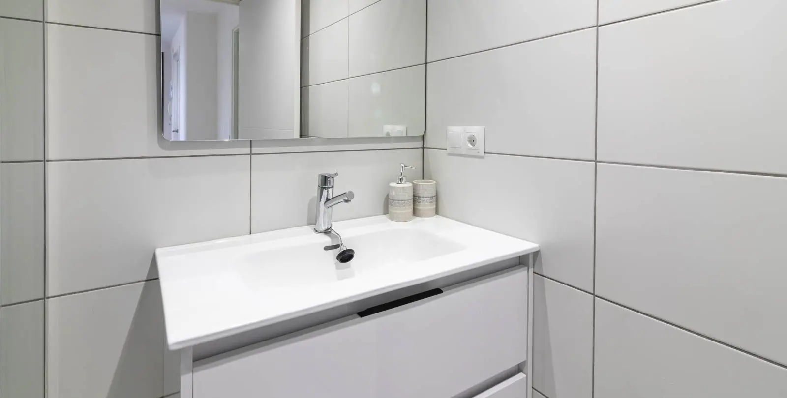 Venta de apartamento en planta media en Los Flamingos 19