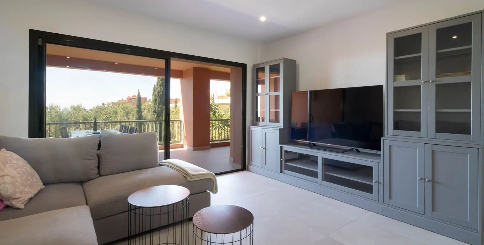 Sale of middle floor apartment in Los Flamingos 5