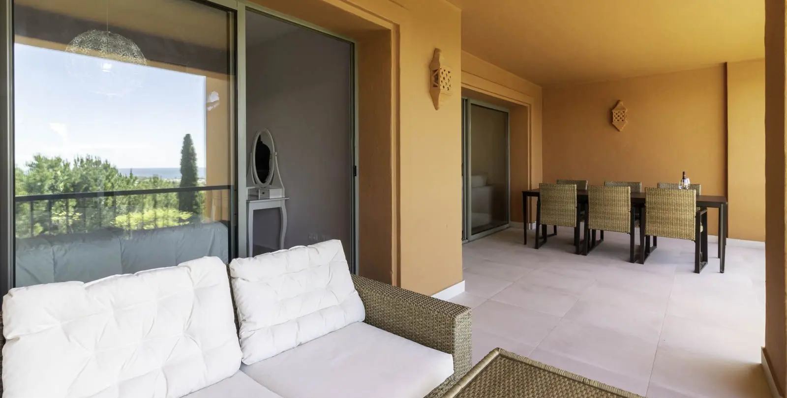 Sale of middle floor apartment in Los Flamingos 19