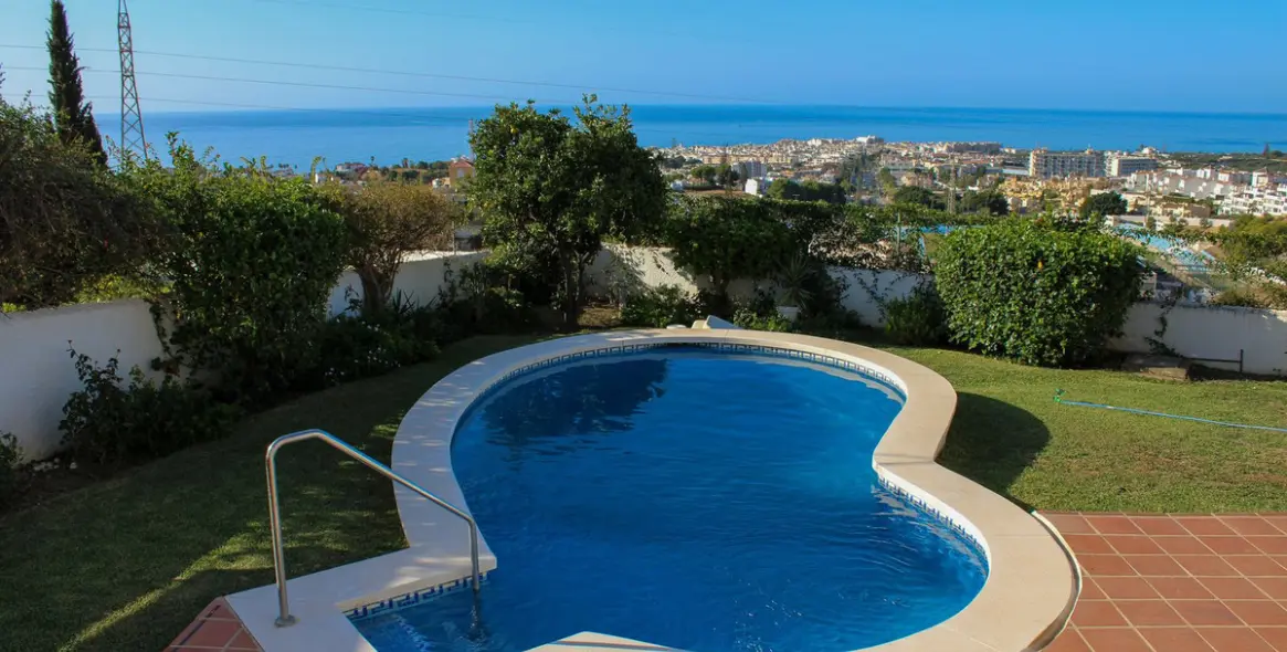 Продажа  отдельно стоящей виллы в Nerja 1
