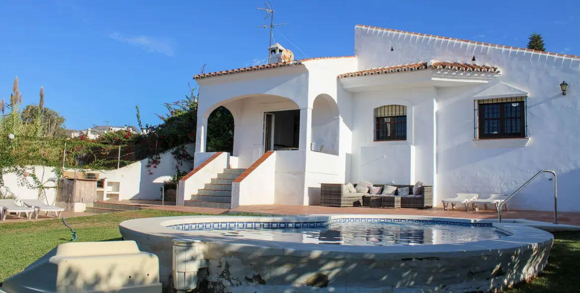 Продажа  отдельно стоящей виллы в Nerja 2