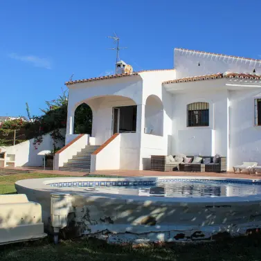 Venta de villa independiente en Nerja