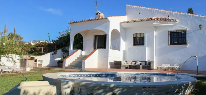 Venta de villa independiente en Nerja 1