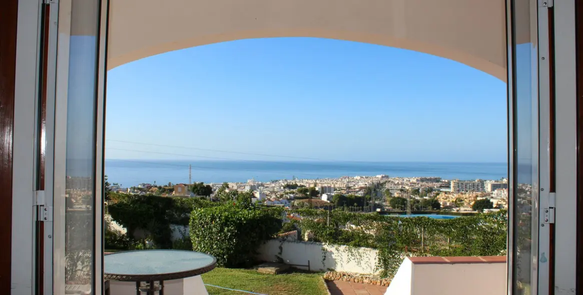 Продажа  отдельно стоящей виллы в Nerja 3