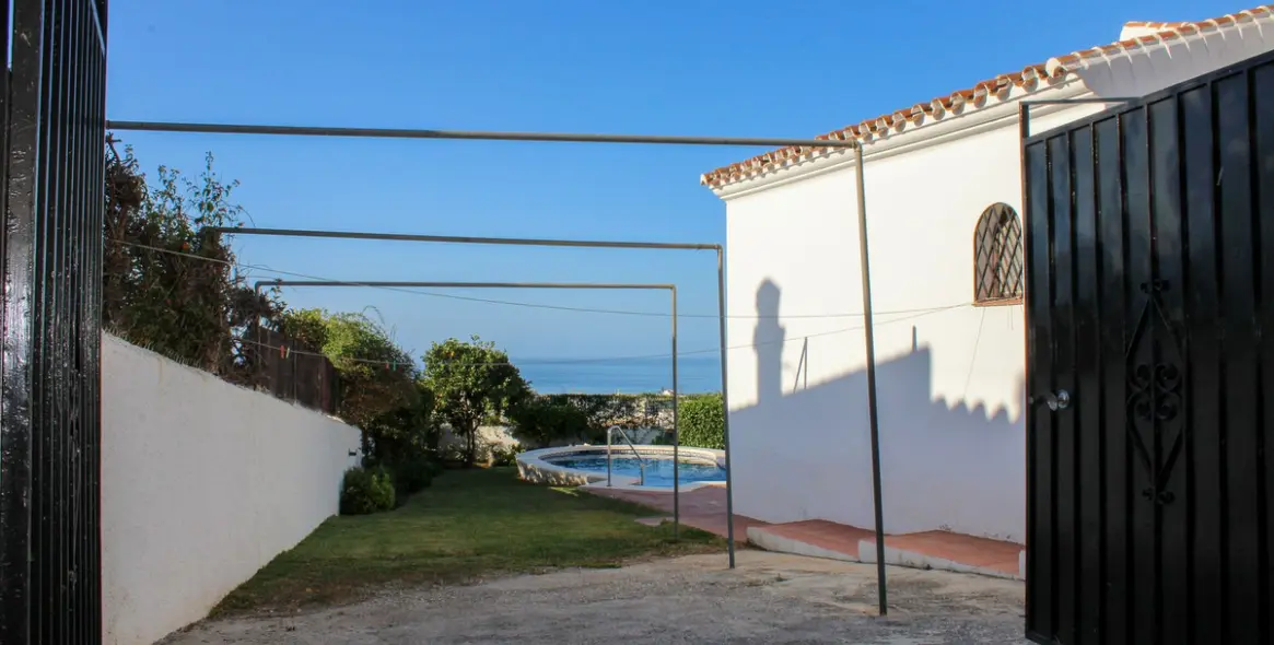 Продажа  отдельно стоящей виллы в Nerja 4