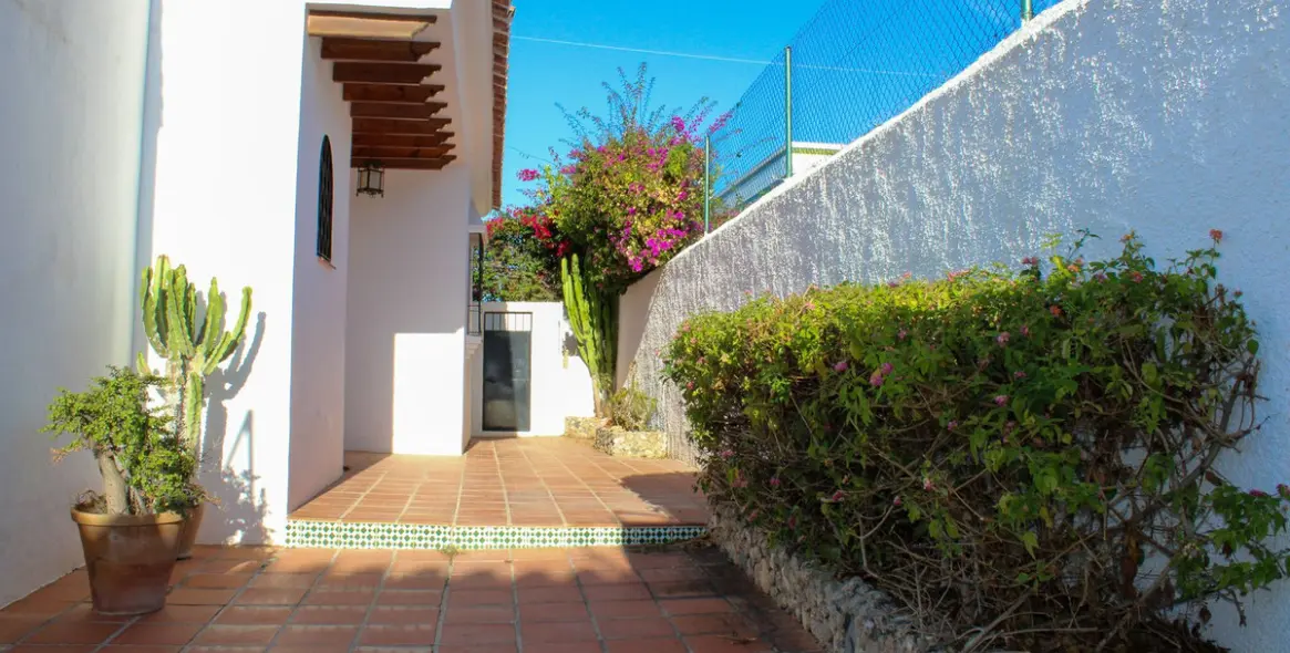 Продажа  отдельно стоящей виллы в Nerja 5