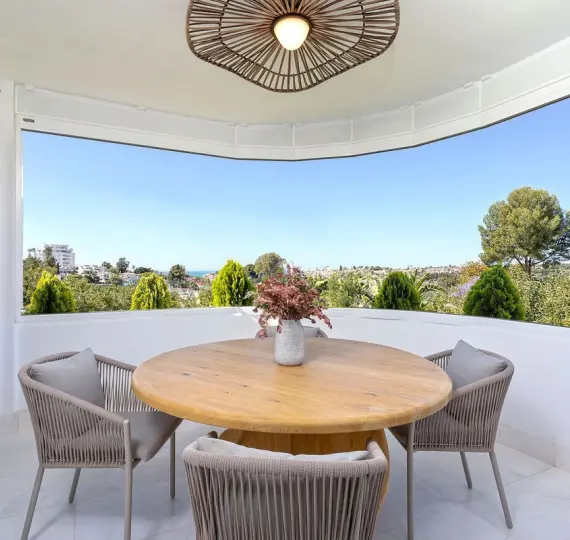 Sale of middle floor apartment in Guadalmina Alta