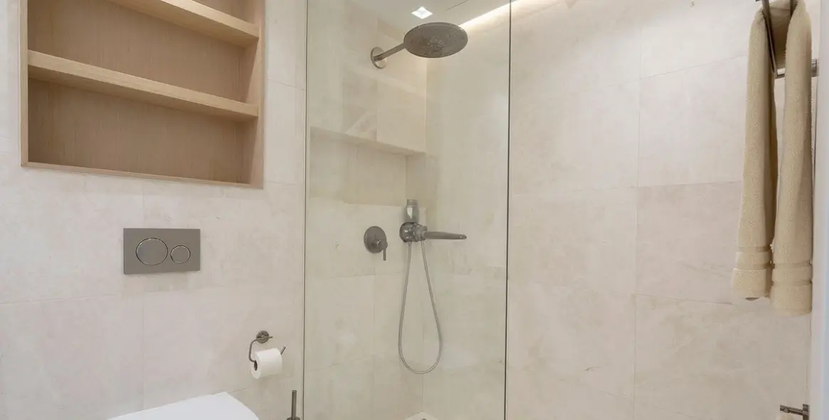 Sale of middle floor apartment in Guadalmina Alta 8