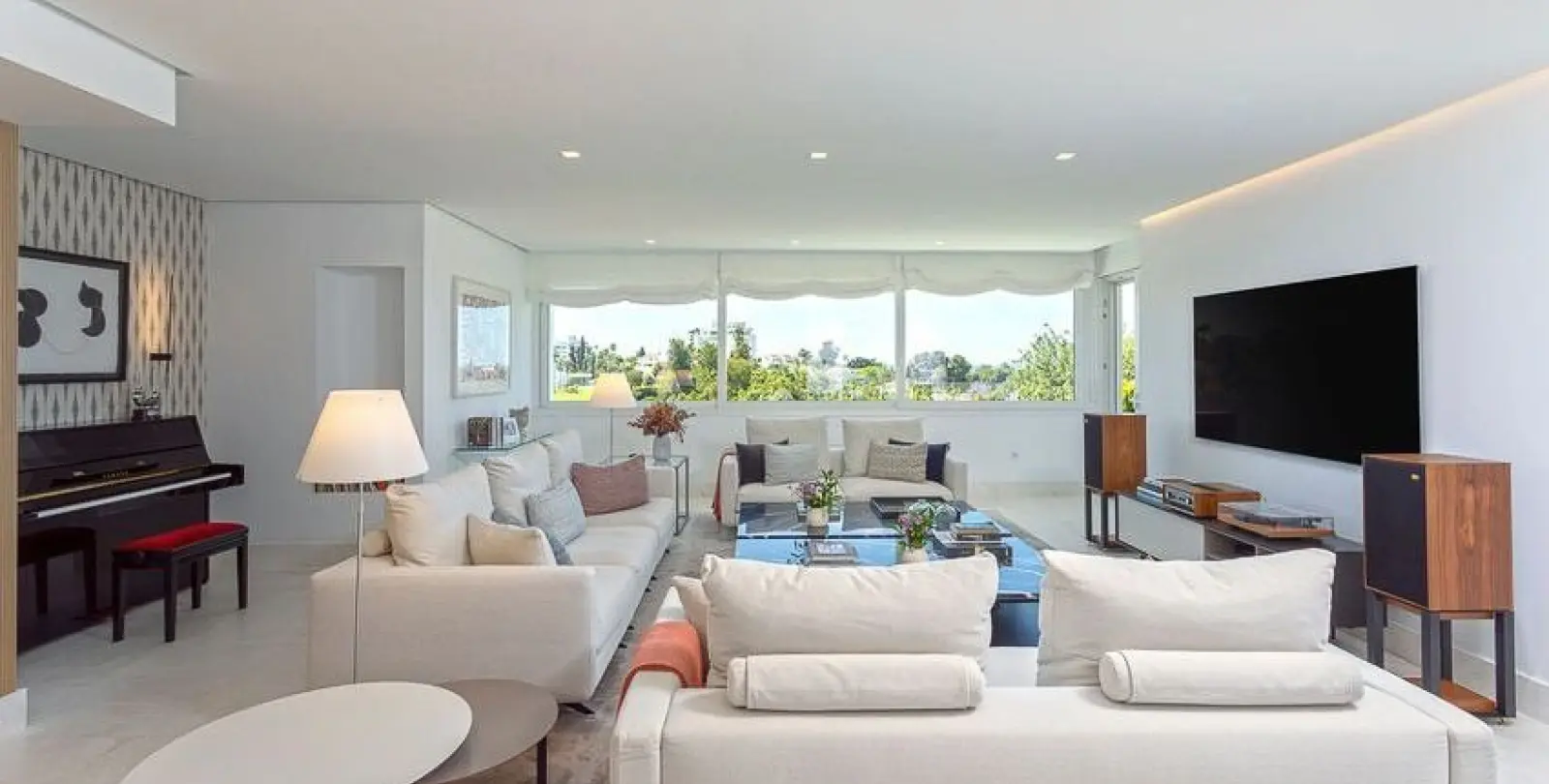 Venta de apartamento en planta media en Guadalmina Alta 1