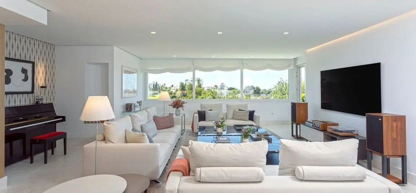 Sale of middle floor apartment in Guadalmina Alta 0
