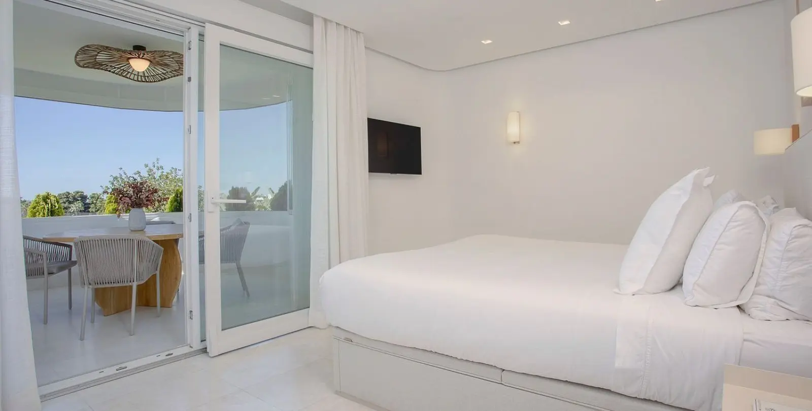 Venta de apartamento en planta media en Guadalmina Alta 3