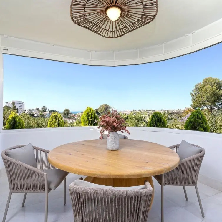 Sale of middle floor apartment in Guadalmina Alta