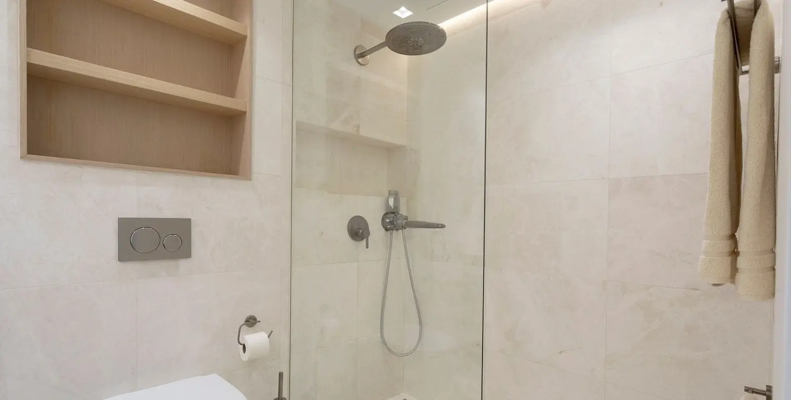 Venta de apartamento en planta media en Guadalmina Alta 8