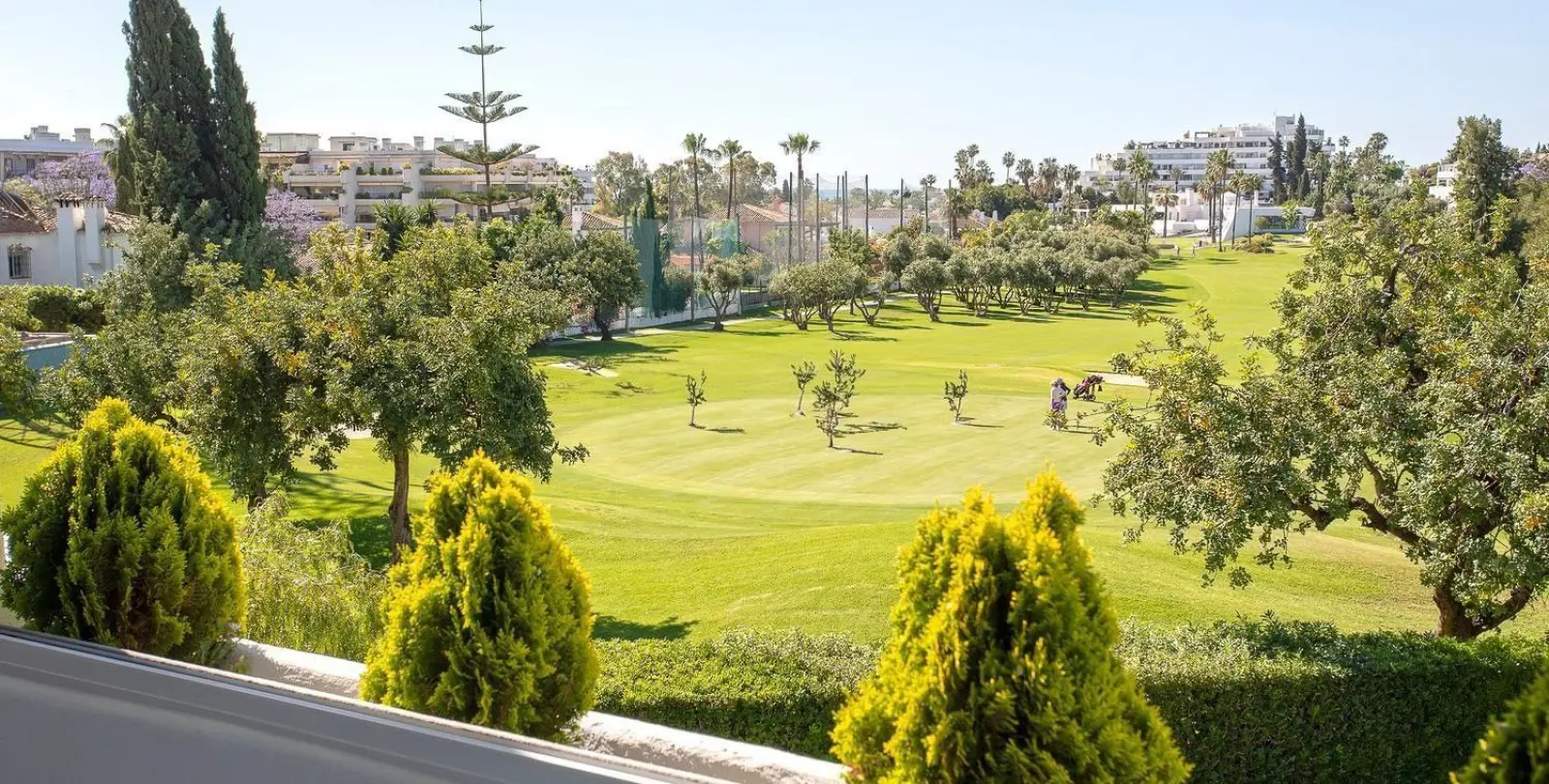 Venta de apartamento en planta media en Guadalmina Alta 11