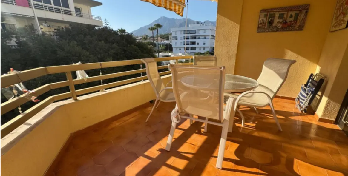Sale of middle floor apartment in Marbella 1