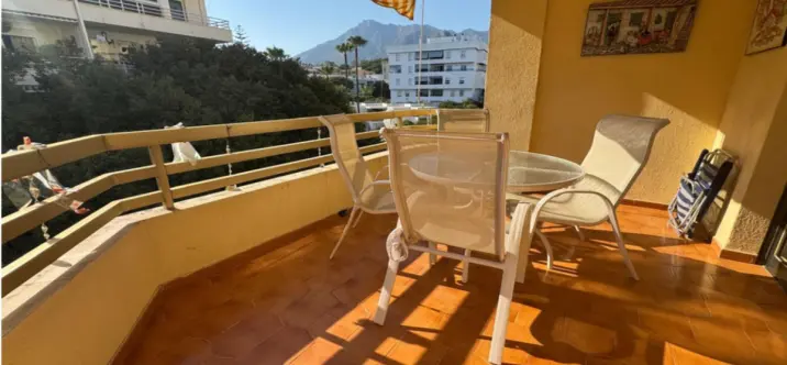 Sale of middle floor apartment in Marbella 0