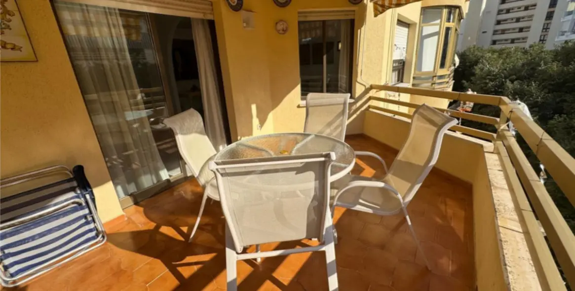 Sale of middle floor apartment in Marbella 2